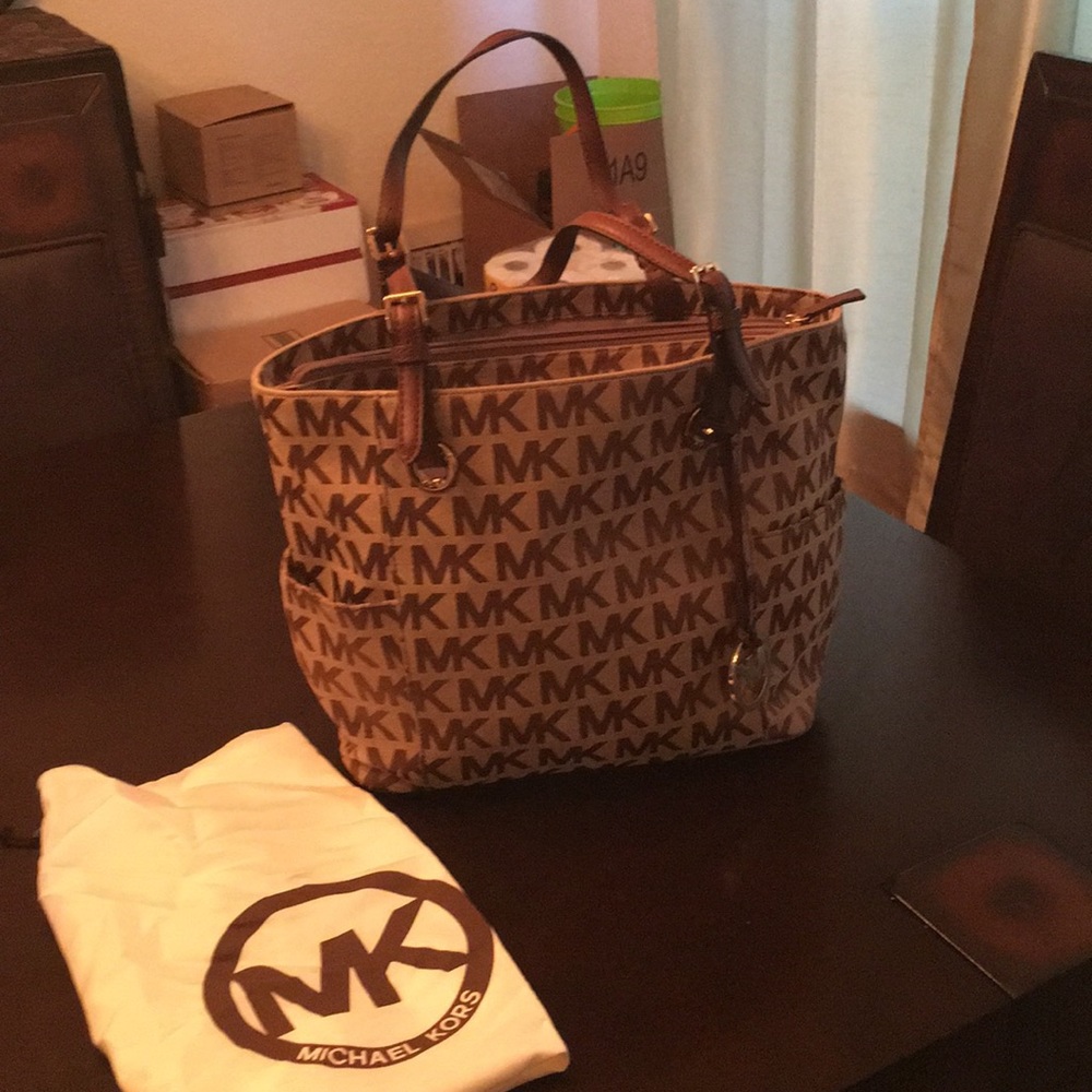 Micheal Kors Jet set canvas tote